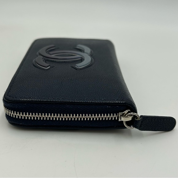 (SOLD) Chanel Medium Blue Leather Zip Wallet (2760****) - Picture 4 of 14